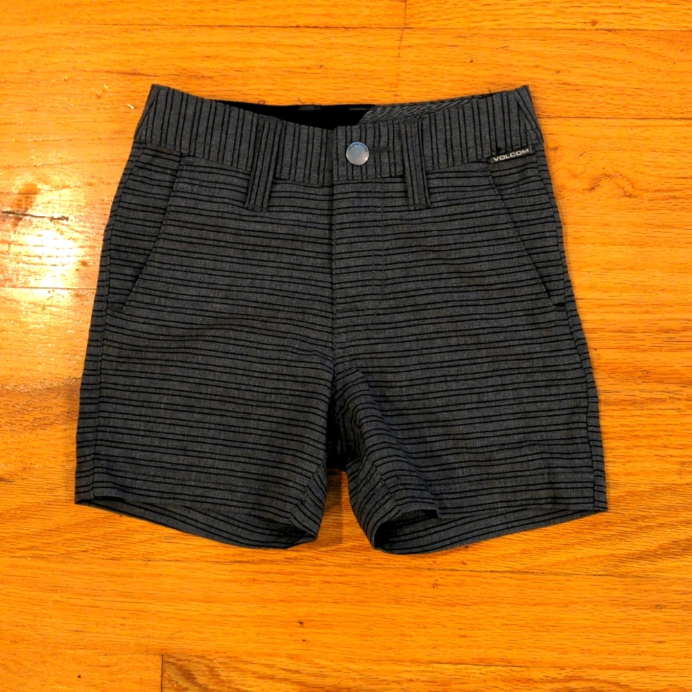 Volcom 2t shorts NWOT